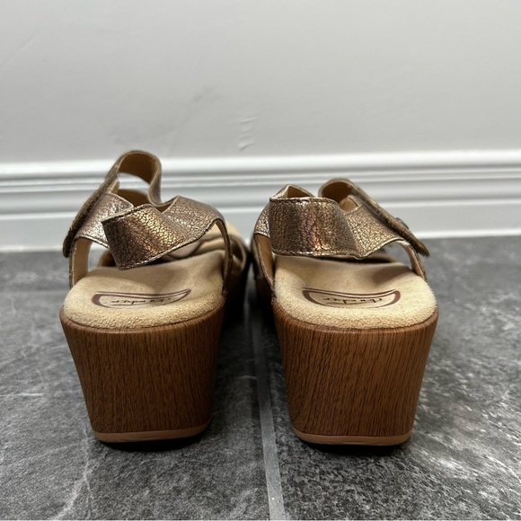 Dansko Gold Sheri Wedge Heel Sandals Size 39 Leather Upper Comfort Sandal 8.5/9 - Picture 6 of 16